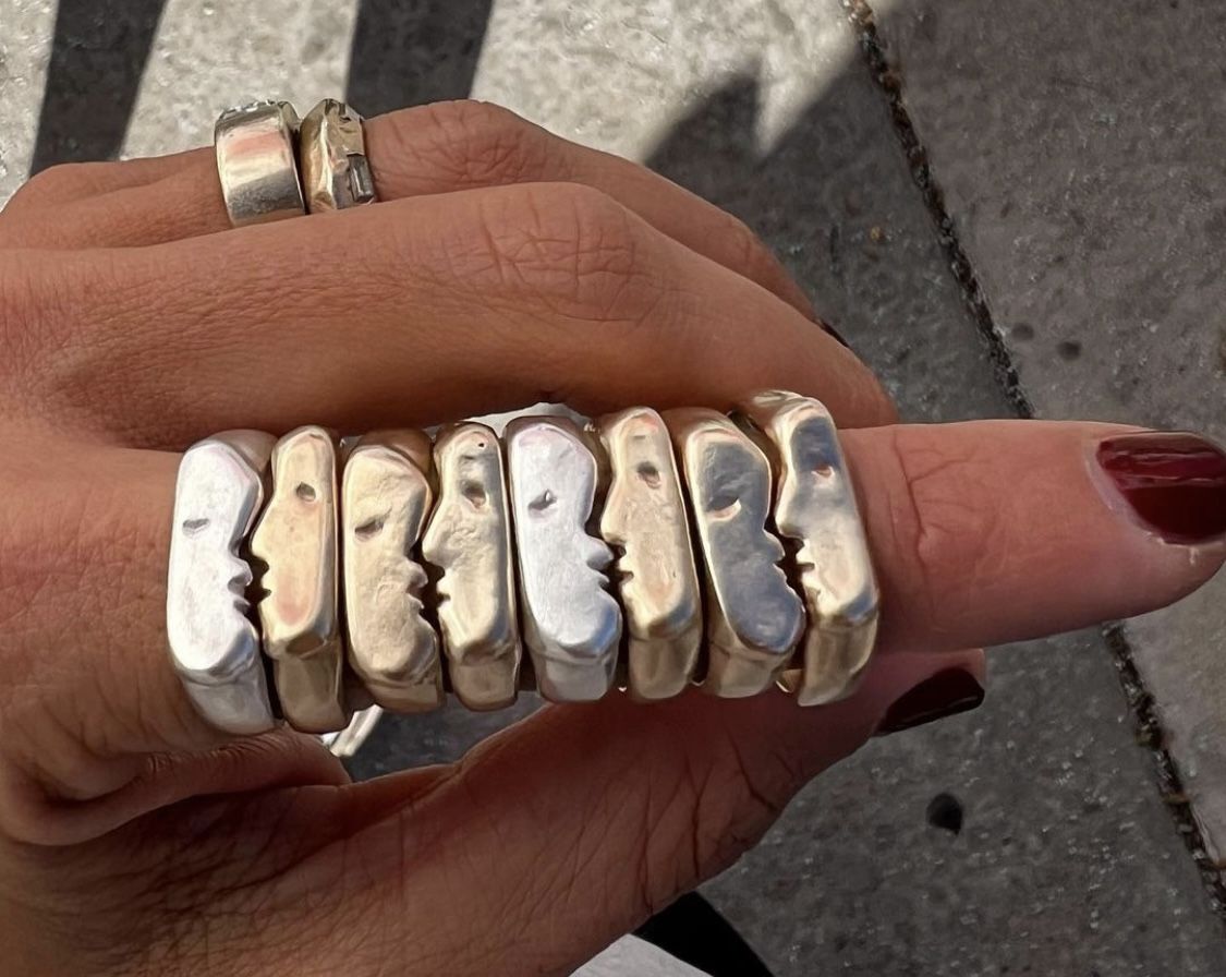 Les bijoux unisexes en argent: symbole d’identité et de liberté