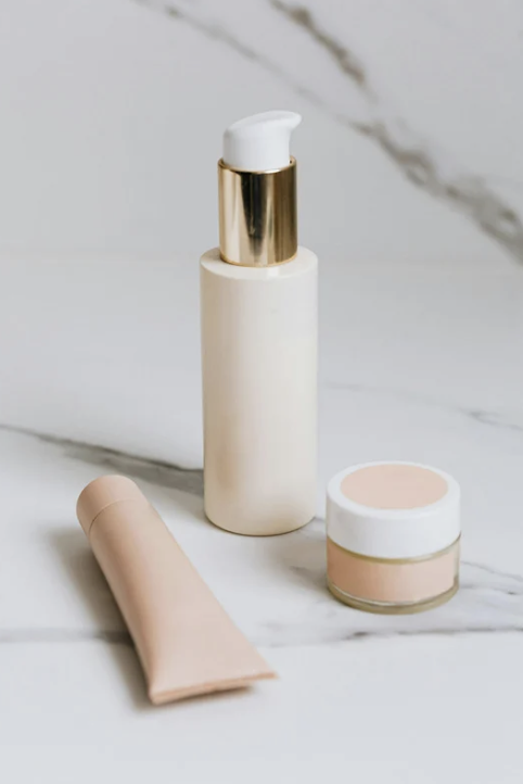 Routine skincare peau grasse femme marocaine